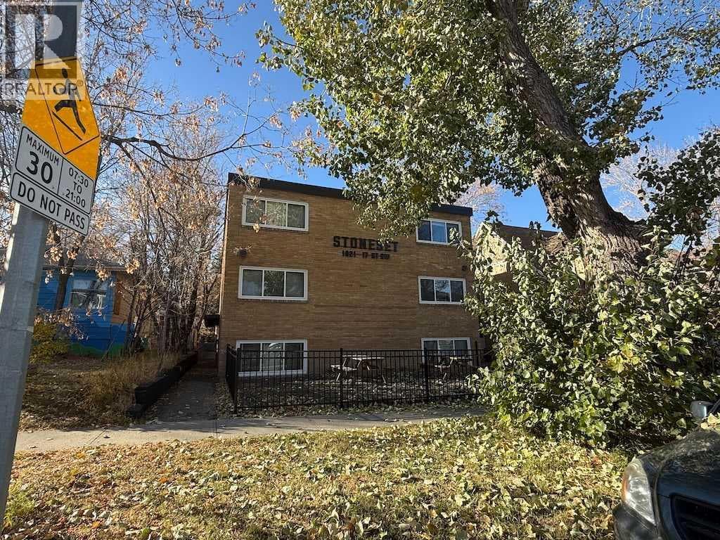 1821 17 Street SW — photo 2