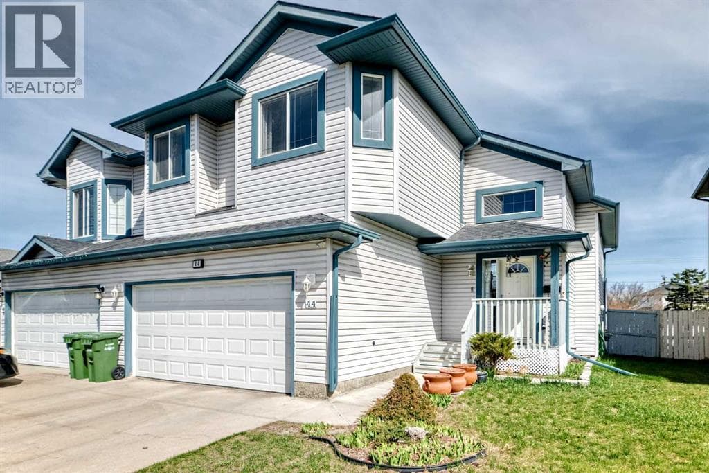 44 Canoe Square SW — photo 2
