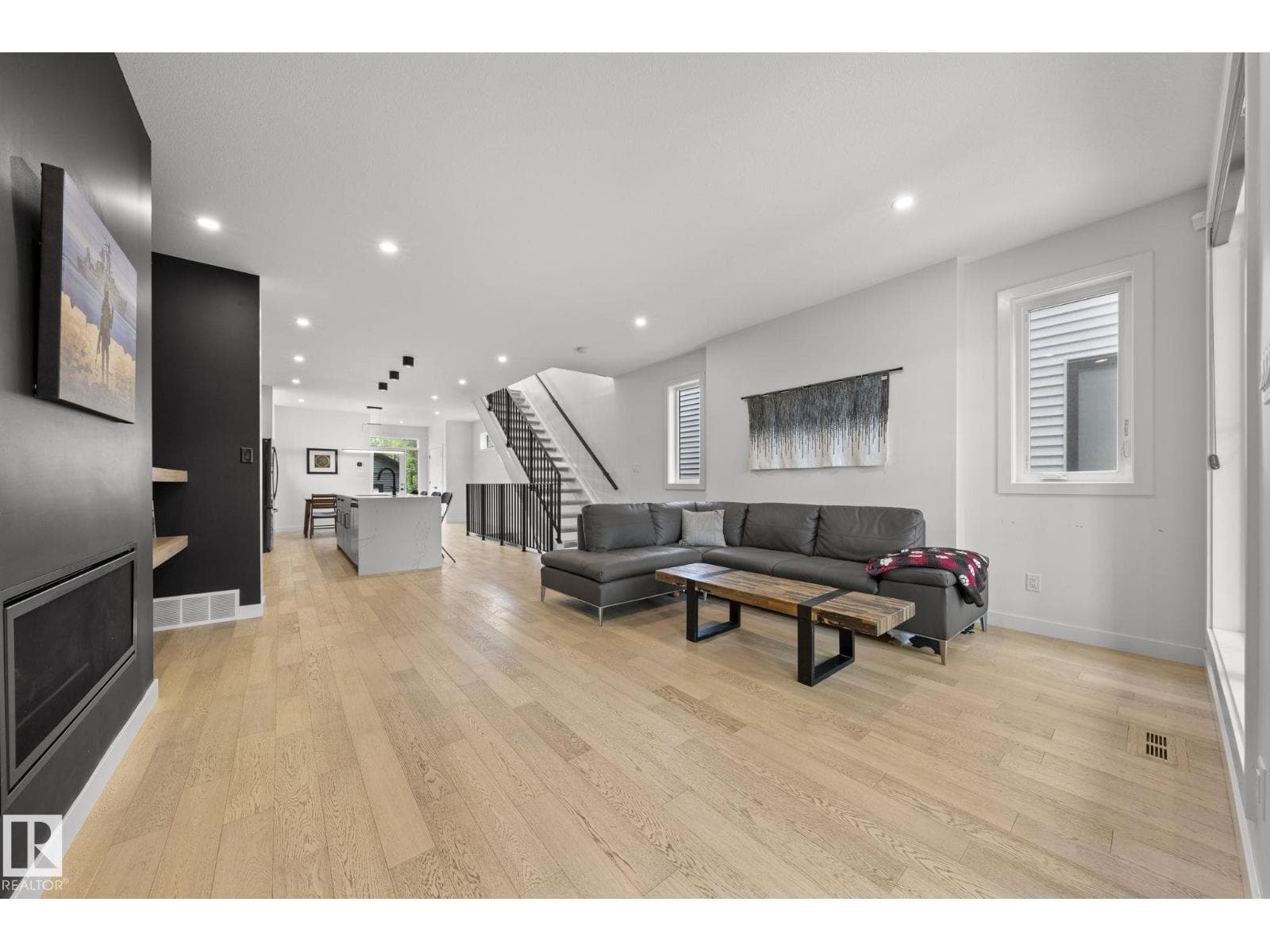 9138 71 AV NW — photo 5