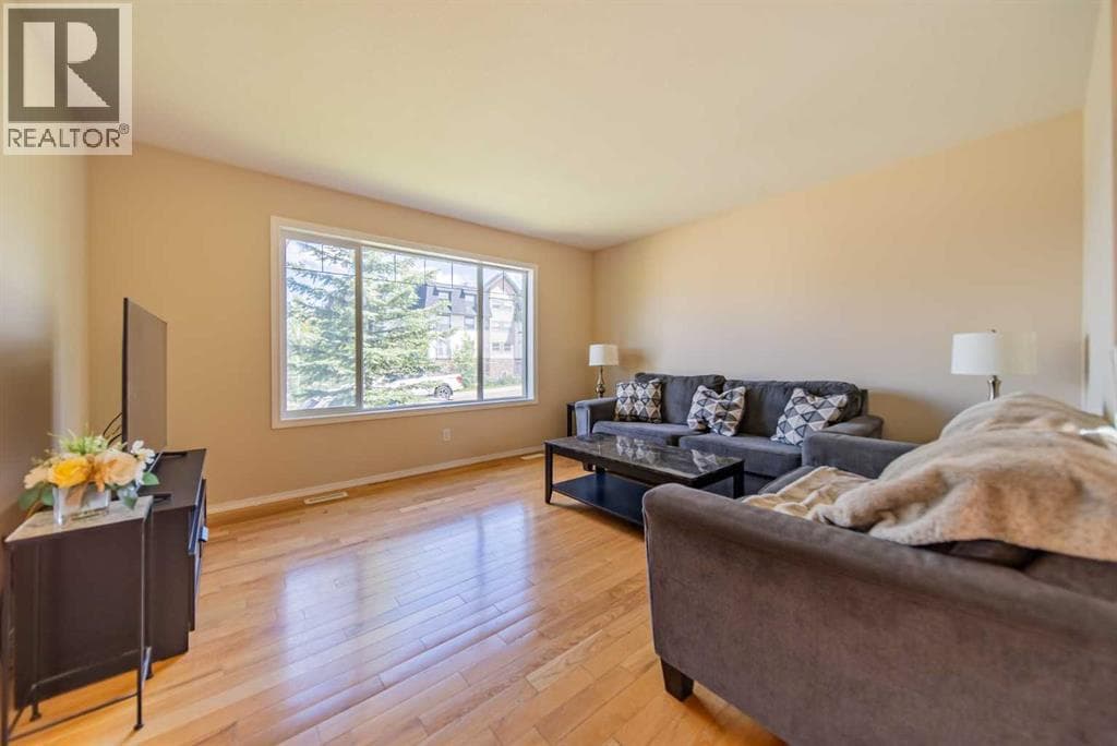 131 Everglen Rise SW — photo 5
