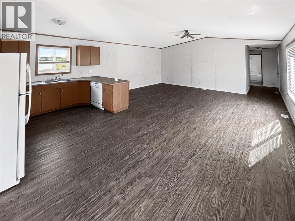 10425 110 Avenue — photo 3