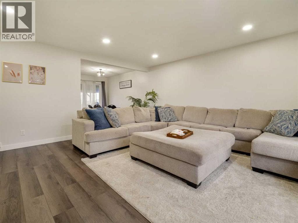 5408 45 Street — photo 5