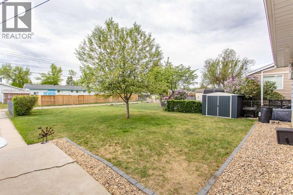 5709 49 Avenue — photo 3