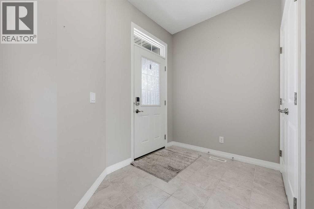 58 Kingfisher Crescent SE — photo 3