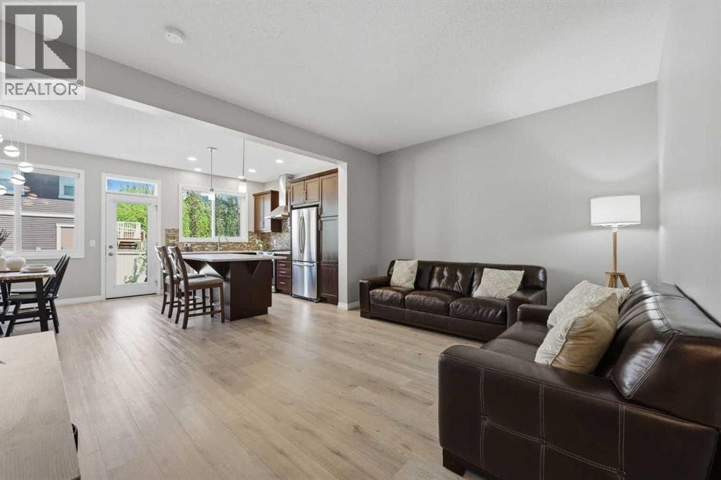 58 Kingfisher Crescent SE — photo 4