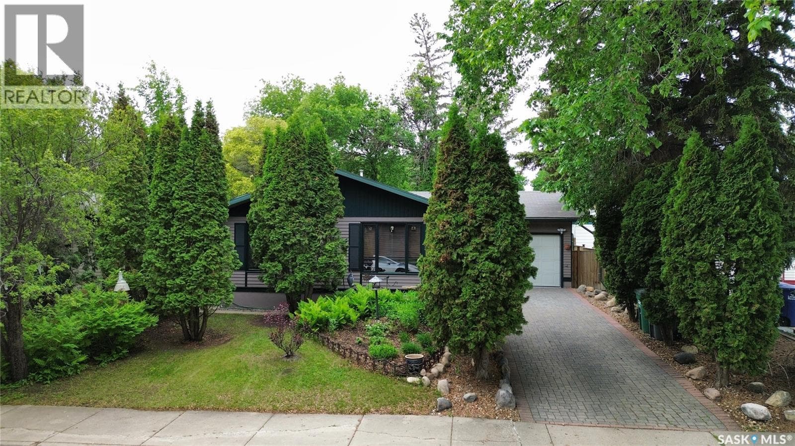 75 Richmond CRESCENT