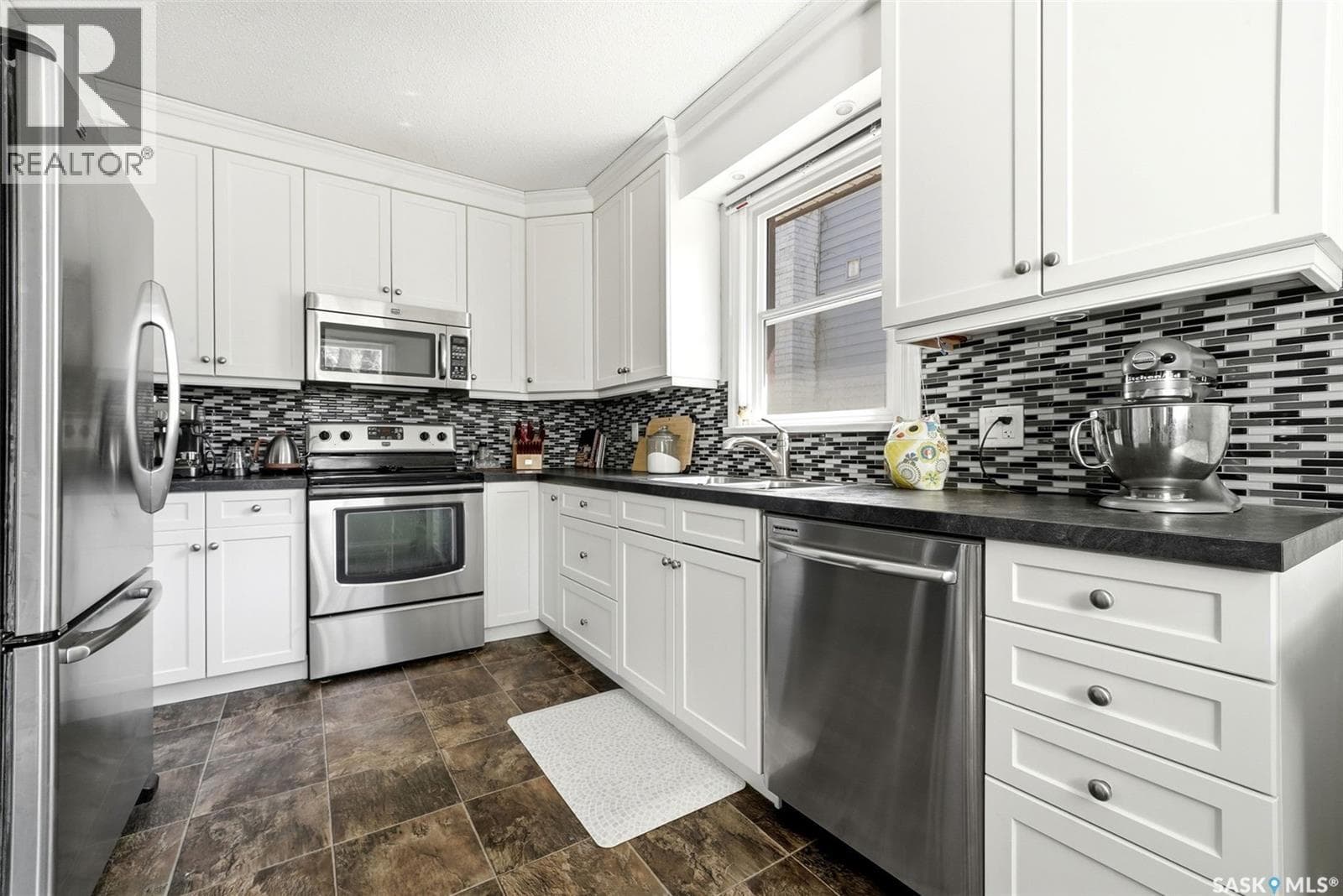 234 Broadway AVENUE — photo 2