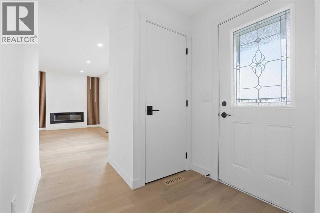 5439 Dalrymple Crescent NW — photo 5