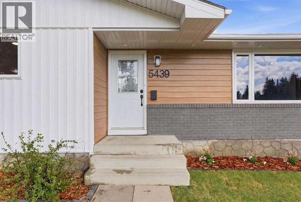 5439 Dalrymple Crescent NW — photo 3