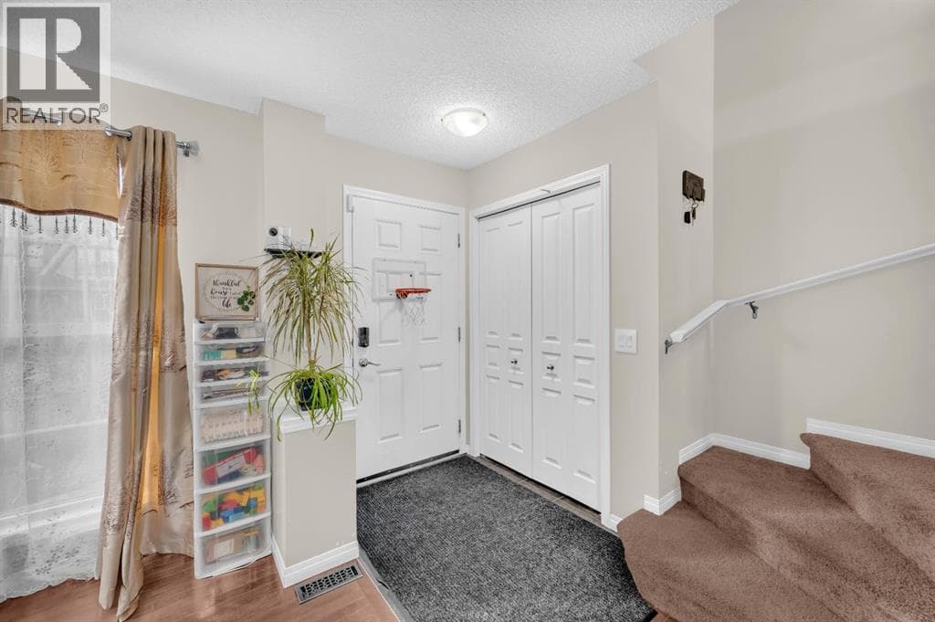 207 Elgin Meadows Gardens SE — photo 5