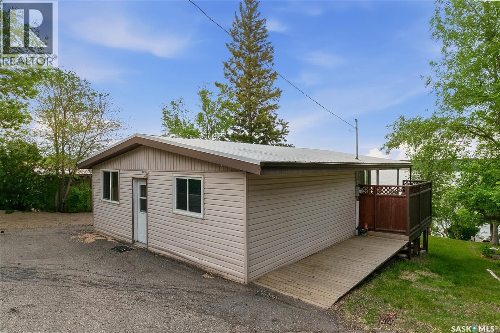 157 Lakeshore DRIVE — photo 2