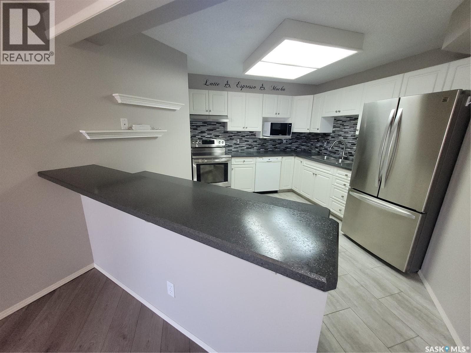 409 301 Cree CRESCENT — photo 3