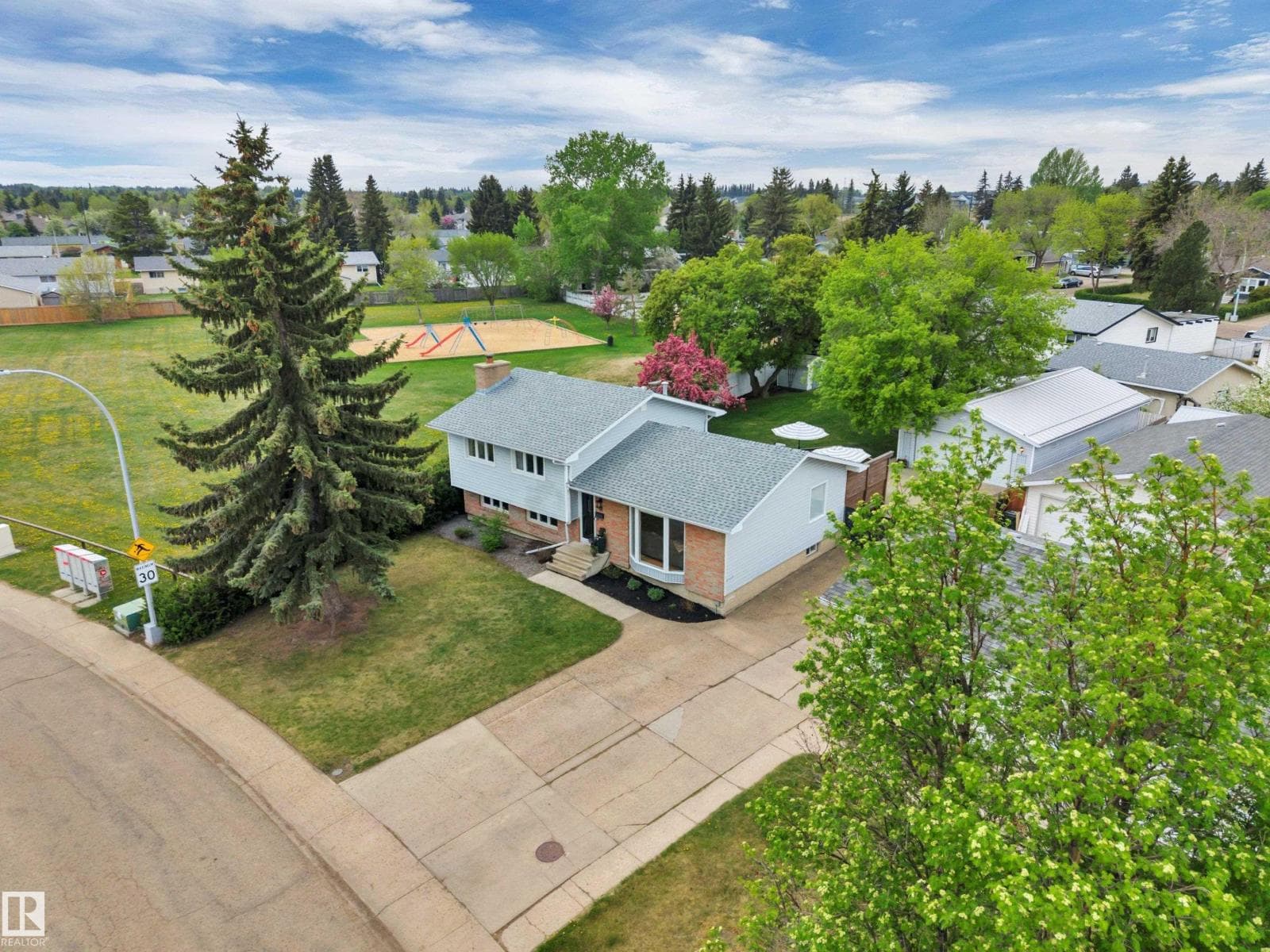 14 MEADOWOOD CR