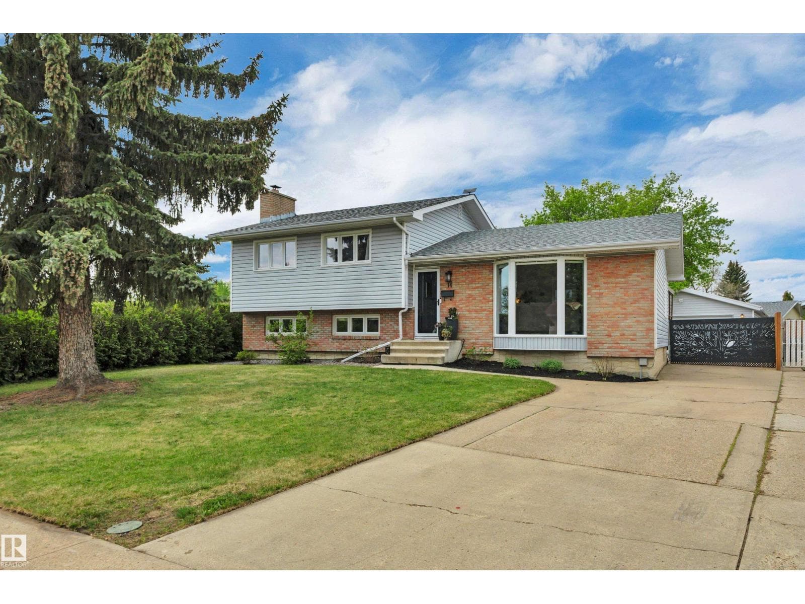 14 MEADOWOOD CR — photo 2