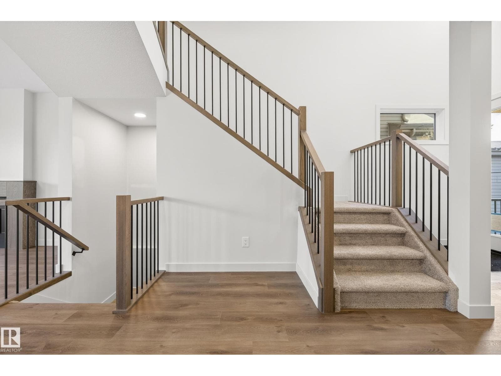 10 PRESCOTT BV — photo 5