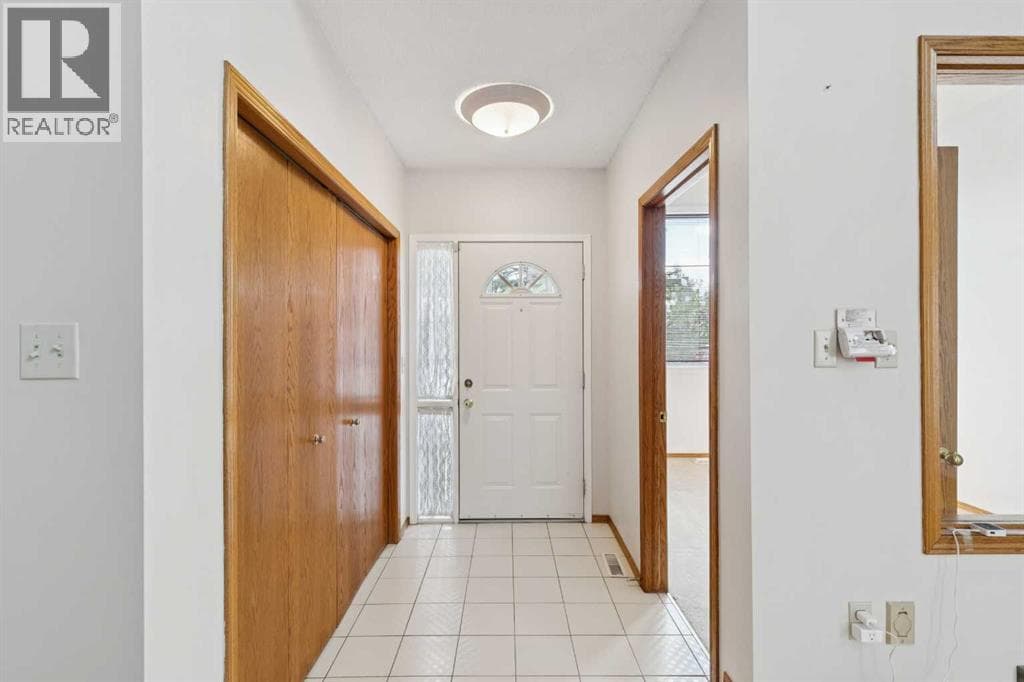 733 Edgebank Place NW — photo 4