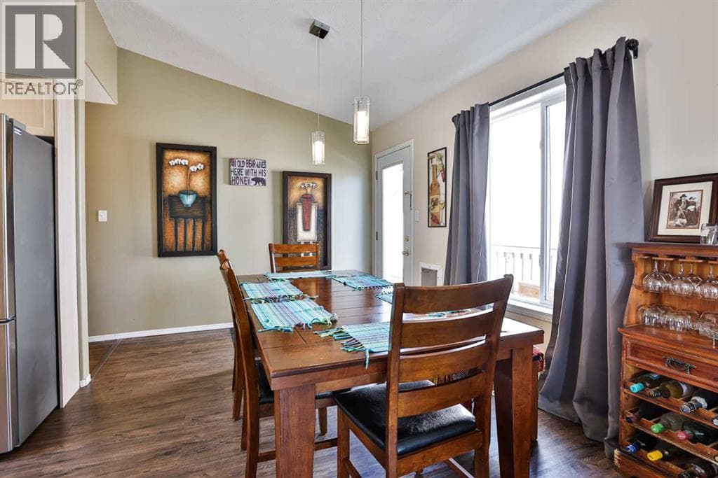 34 Chilcotin Way W — photo 5