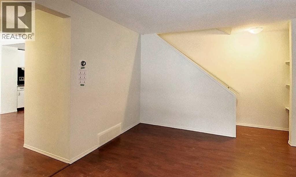 20, 5215 6 Avenue — photo 3
