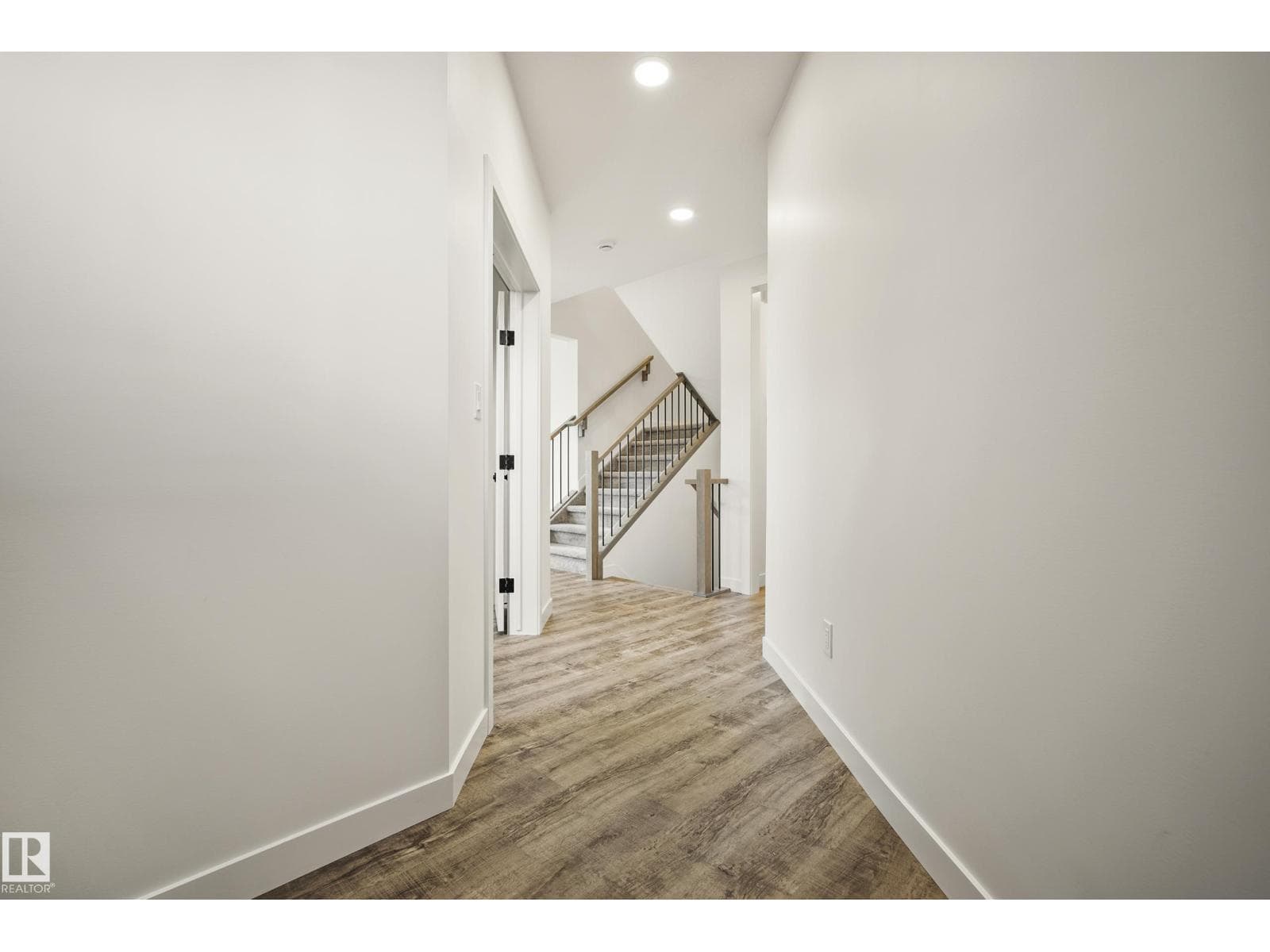 31 PRESCOTT CL — photo 3
