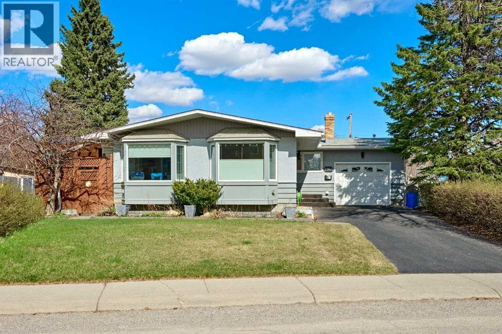 2940 Blakiston Drive NW — photo 2