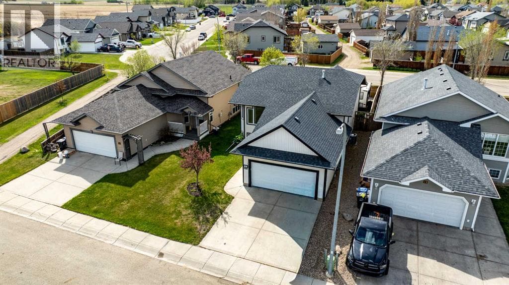 22 Mcdougall Close — photo 2