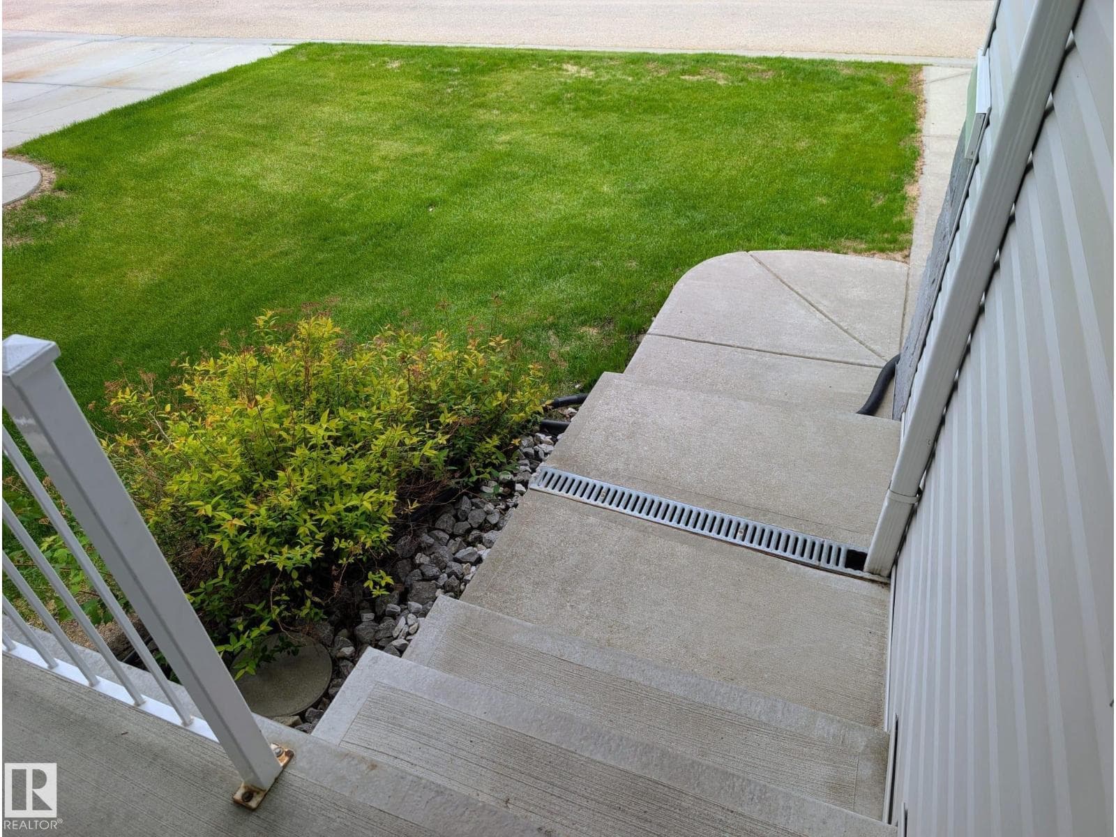 #62 287 MACEWAN RD SW — photo 3