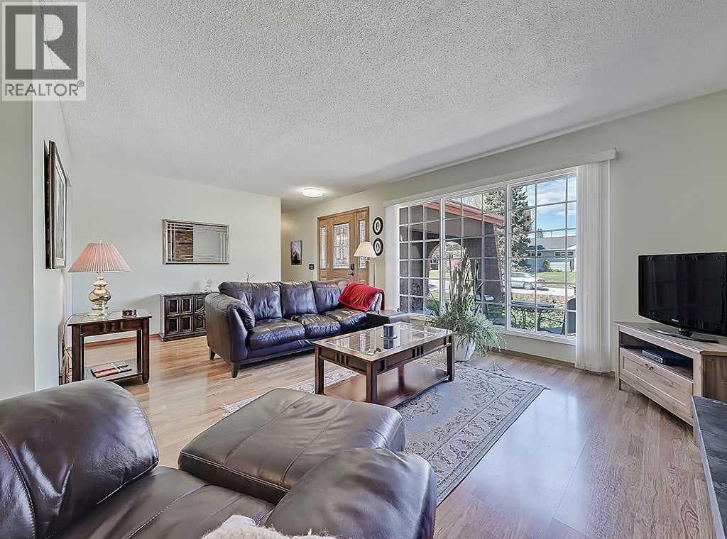 728 Parkvalley Road SE — photo 4