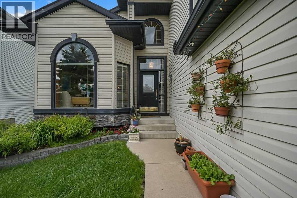 158 Valley Glen Heights NW — photo 2