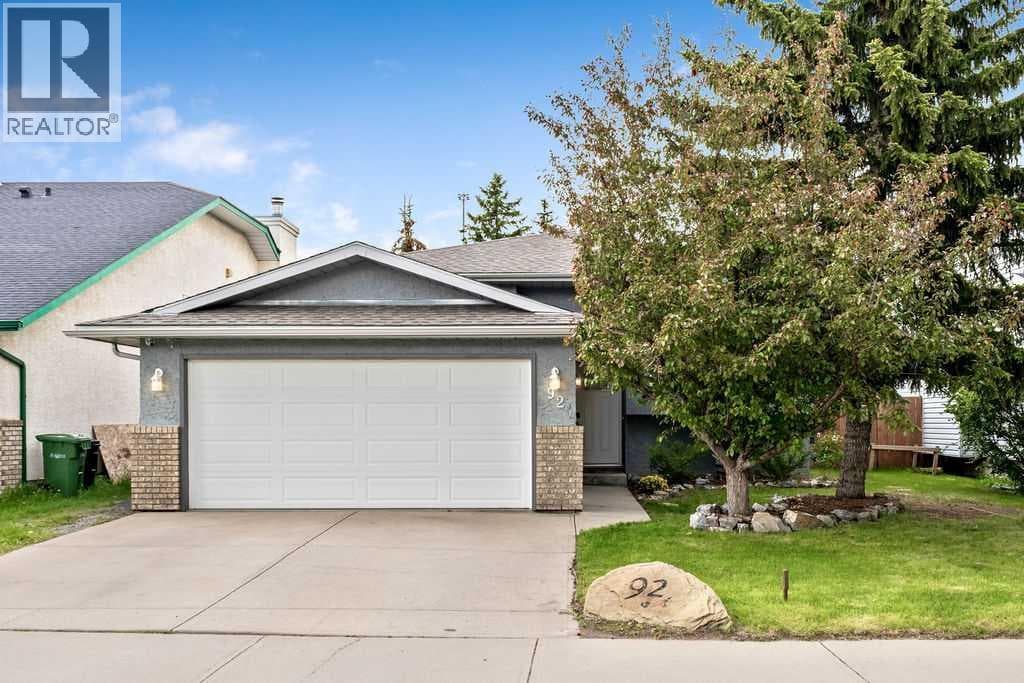 92 Waterstone Crescent SE