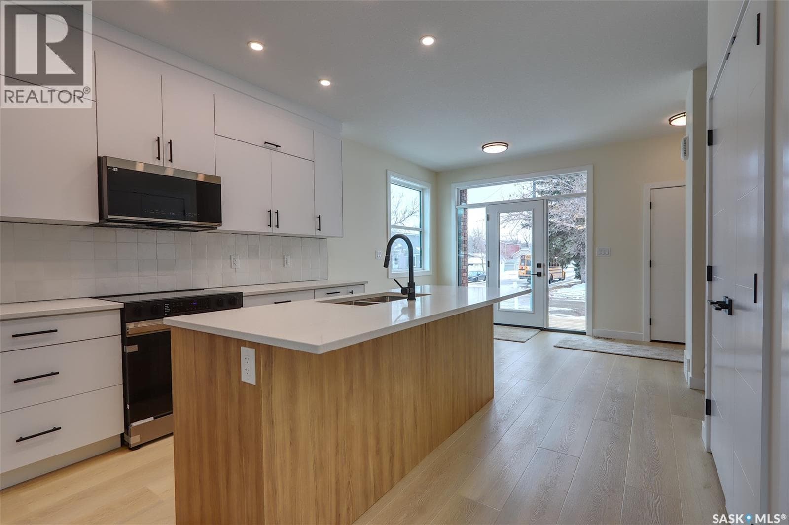 2475 McAra STREET — photo 4