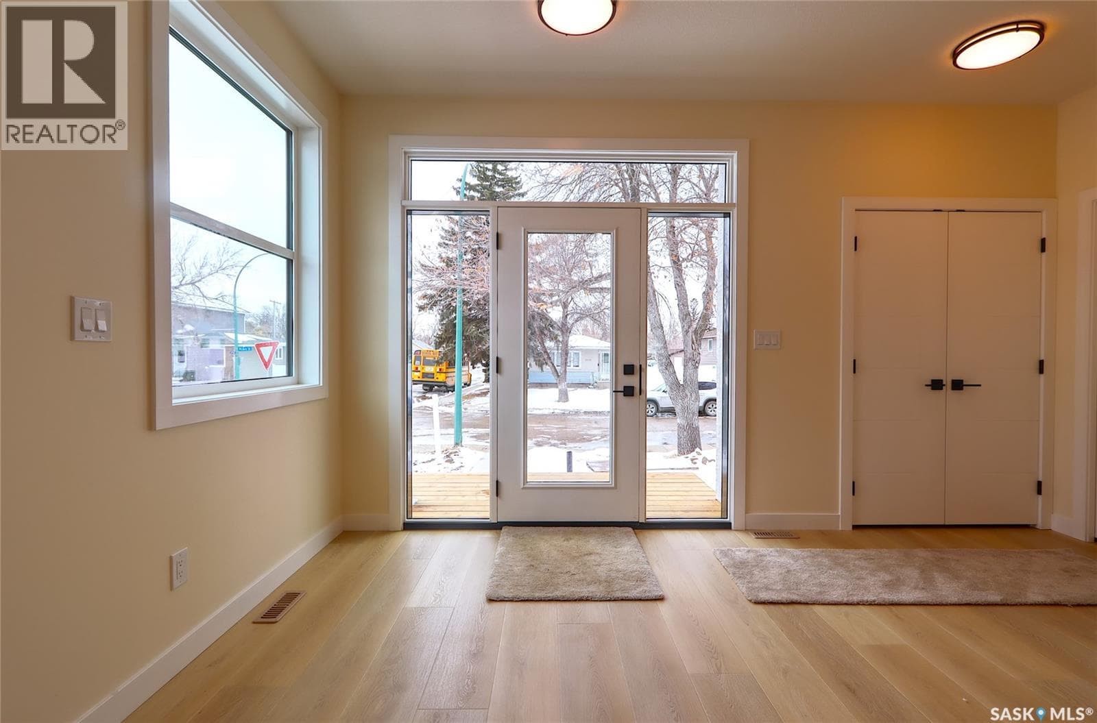 2475 McAra STREET — photo 2