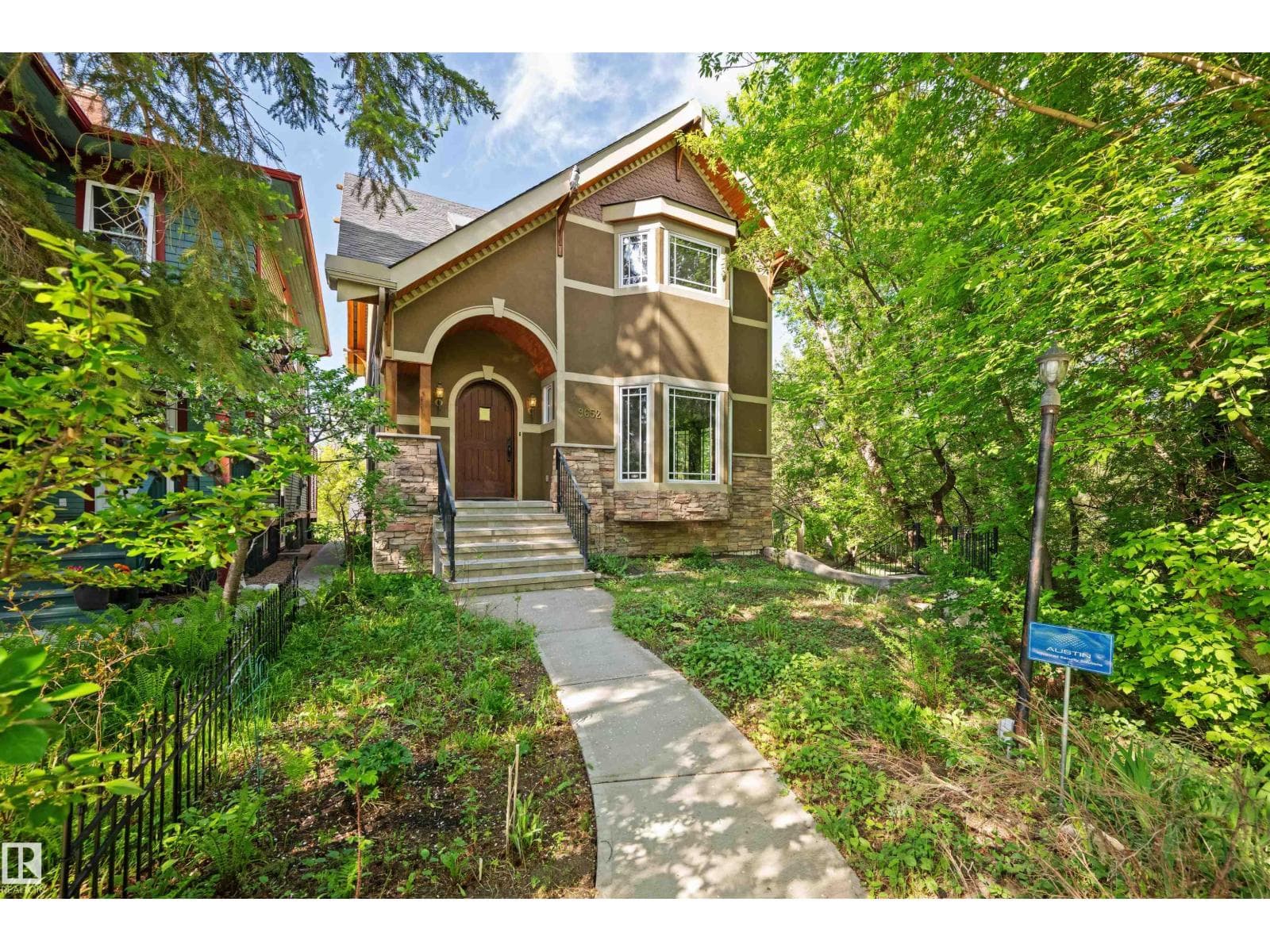 9652 86 AV NW — photo 2