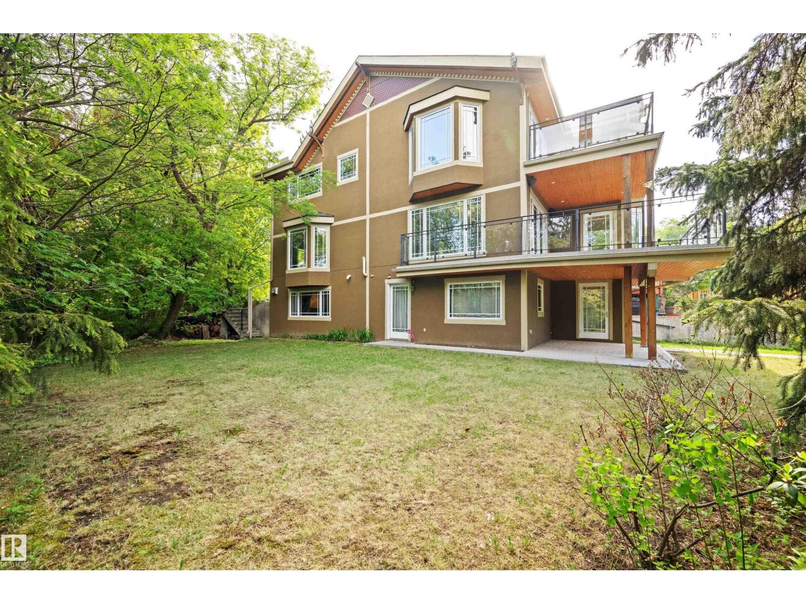 9652 86 AV NW — photo 4