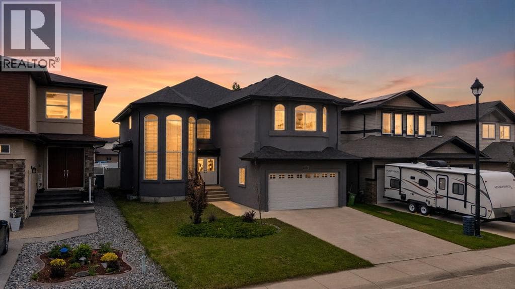 647 Fraser Vista NW