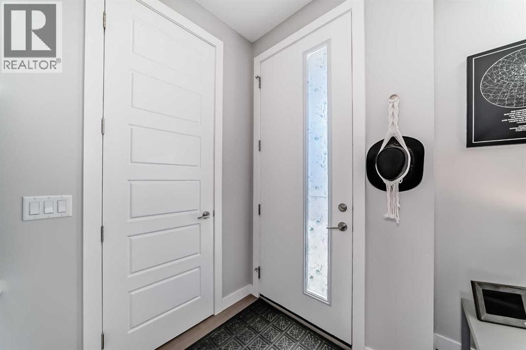 1016 Lanark Boulevard SE — photo 3