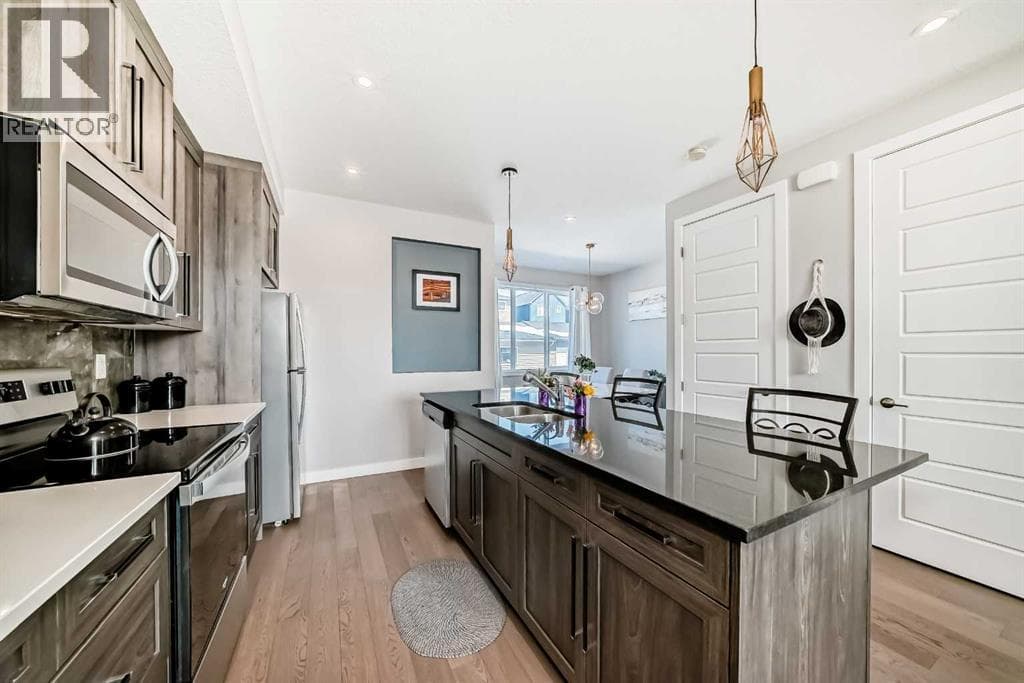 1016 Lanark Boulevard SE — photo 5