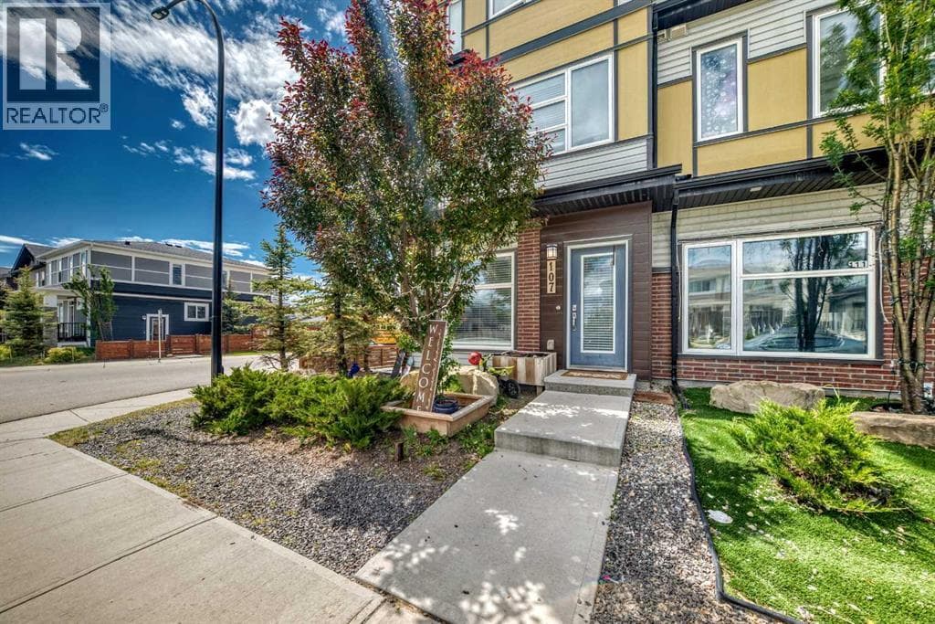 107 Lucas Boulevard NW — photo 3