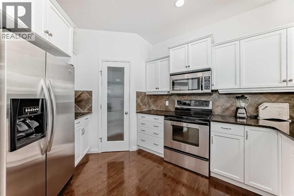 27 Aspen Hills Close SW — photo 3