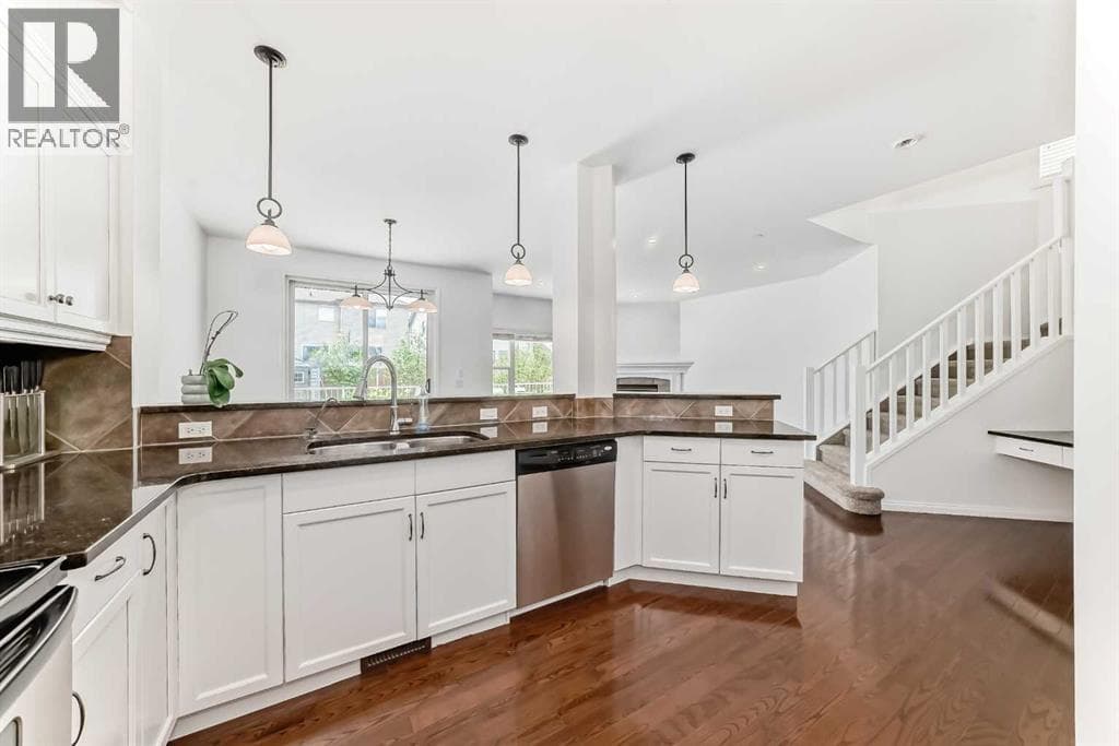 27 Aspen Hills Close SW — photo 4