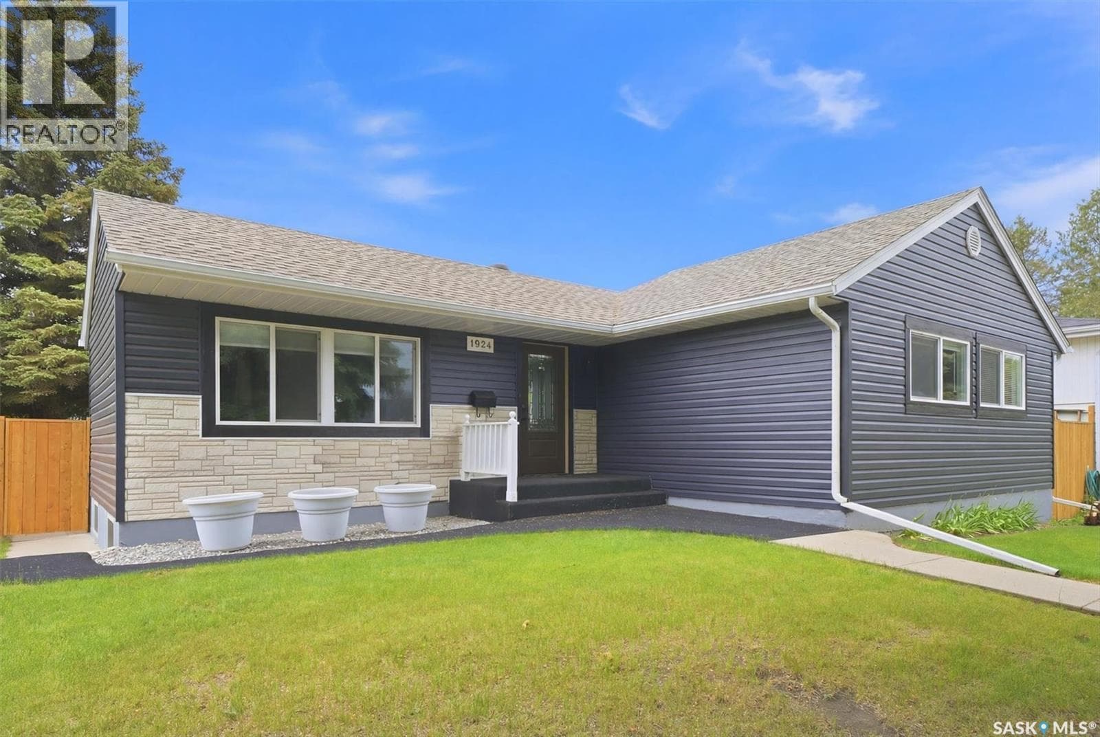 1924 Dufferin AVENUE