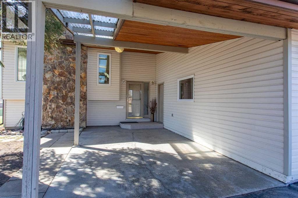 13 43 AvenueClose — photo 3