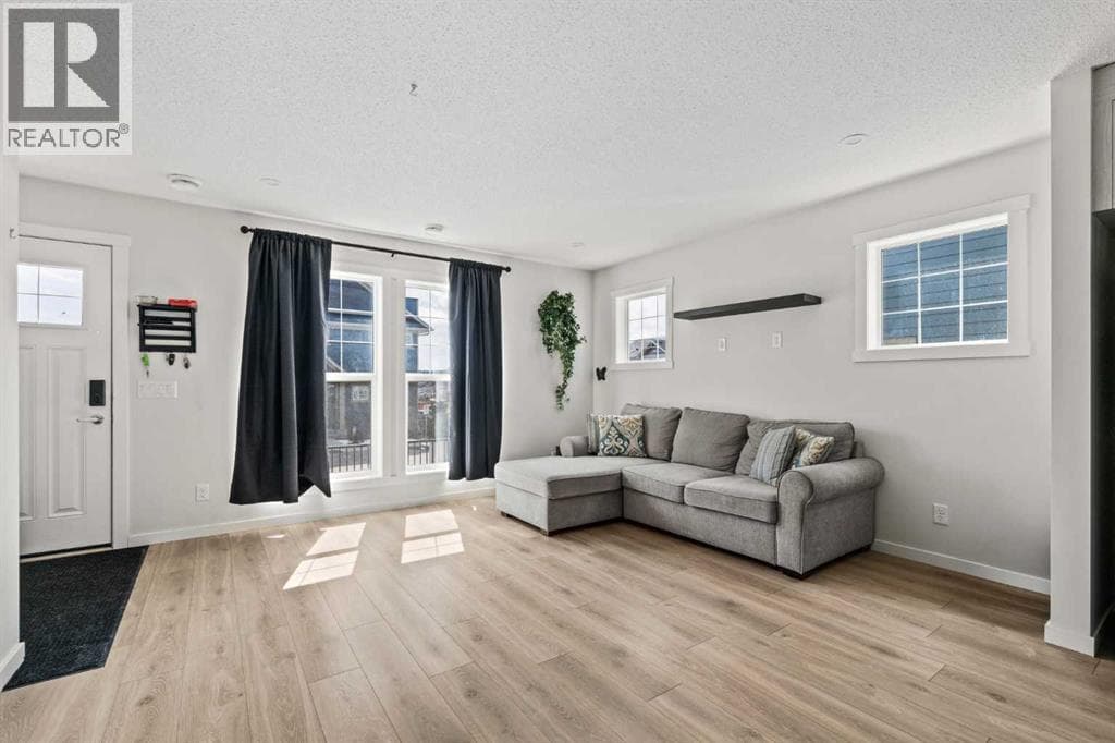 463 Cranbrook Square SE — photo 4