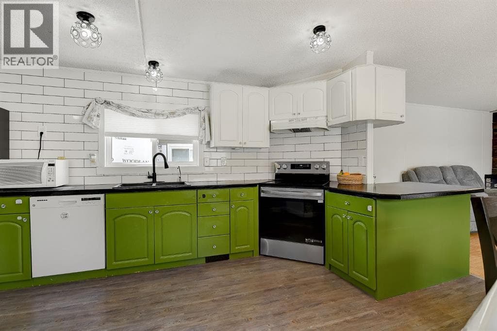 119 Clark Crescent — photo 3