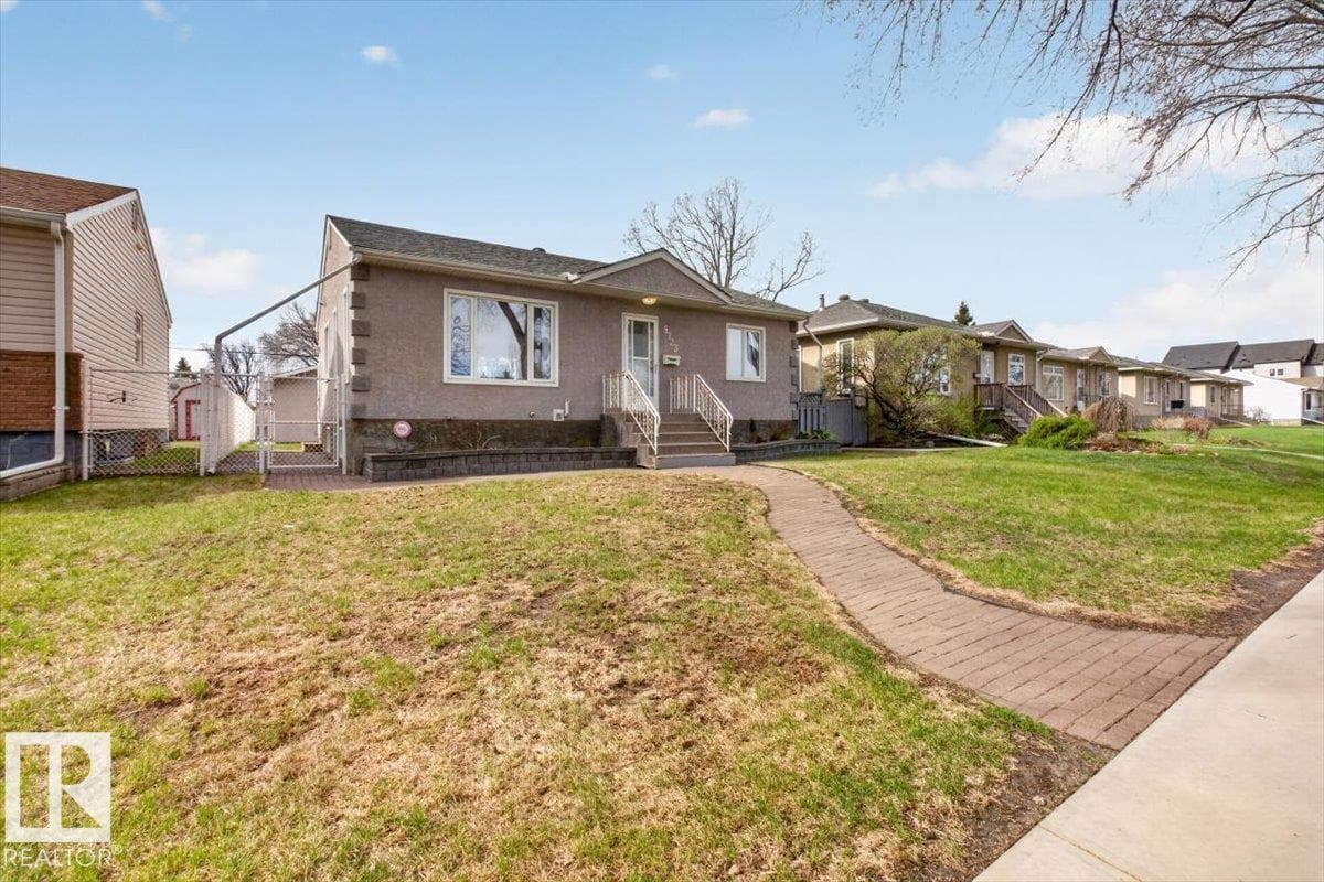 9723 65 AV NW — photo 5