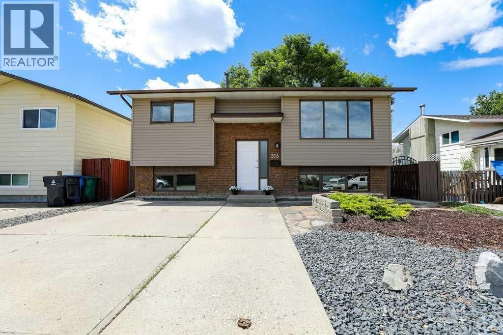 316 Leaside Avenue S — photo 2