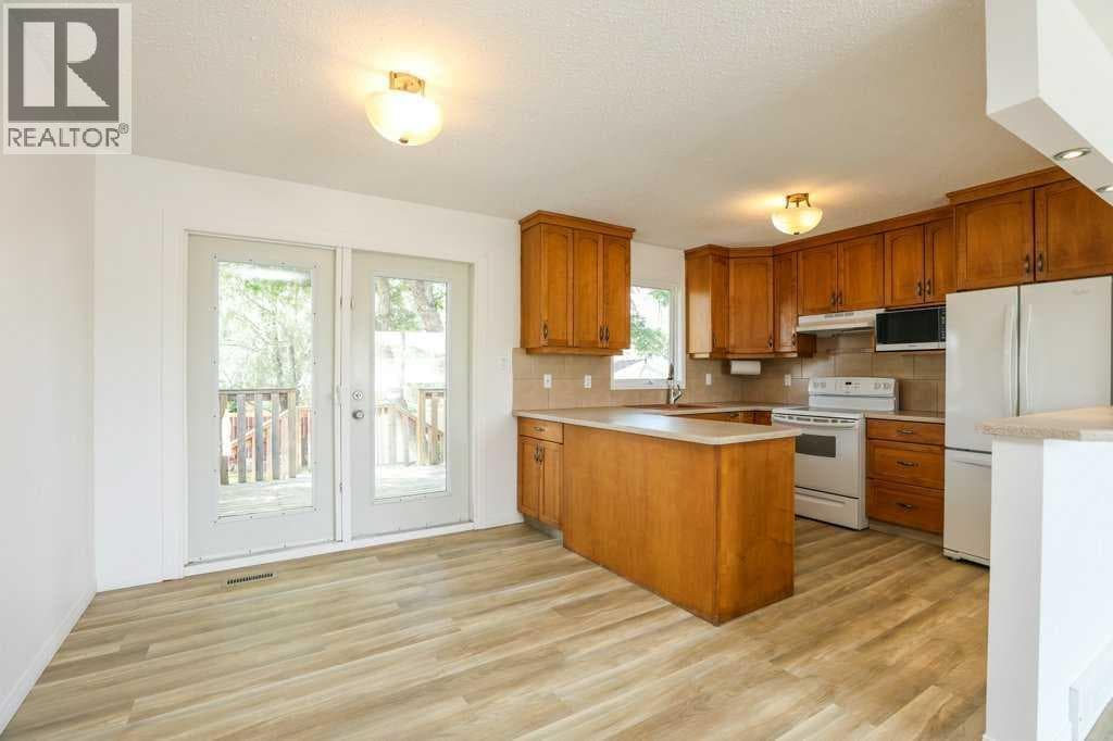 316 Leaside Avenue S — photo 4