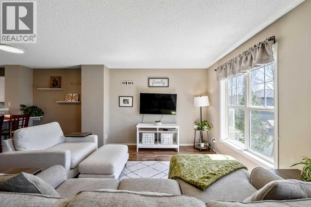 43 Toscana Gardens NW — photo 4