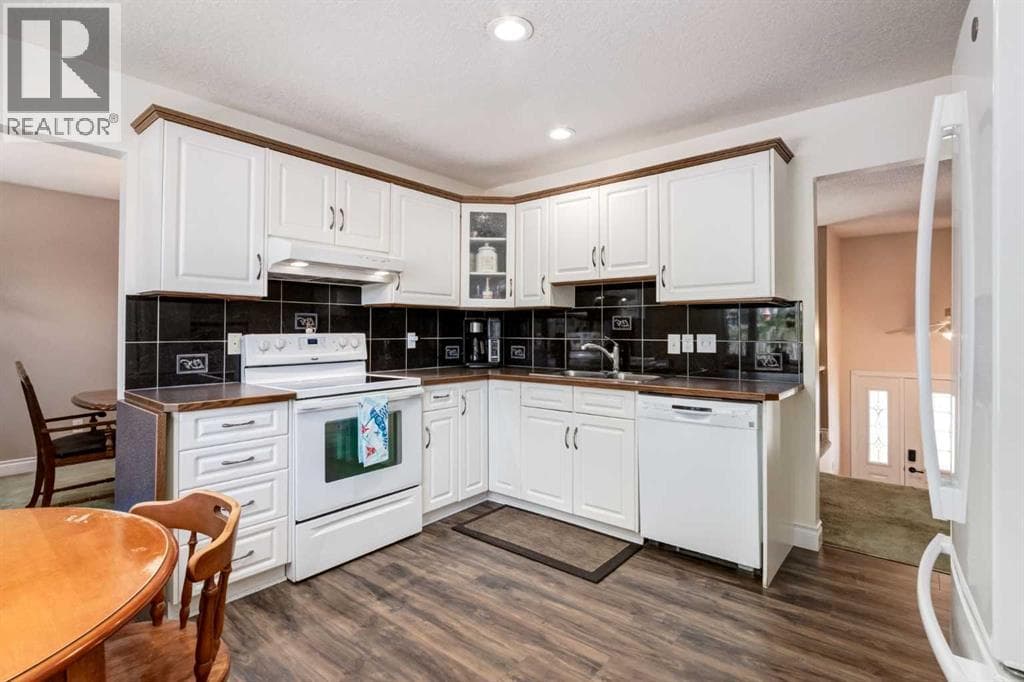 216 Cannington Place SW — photo 4
