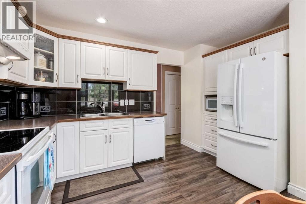 216 Cannington Place SW — photo 5