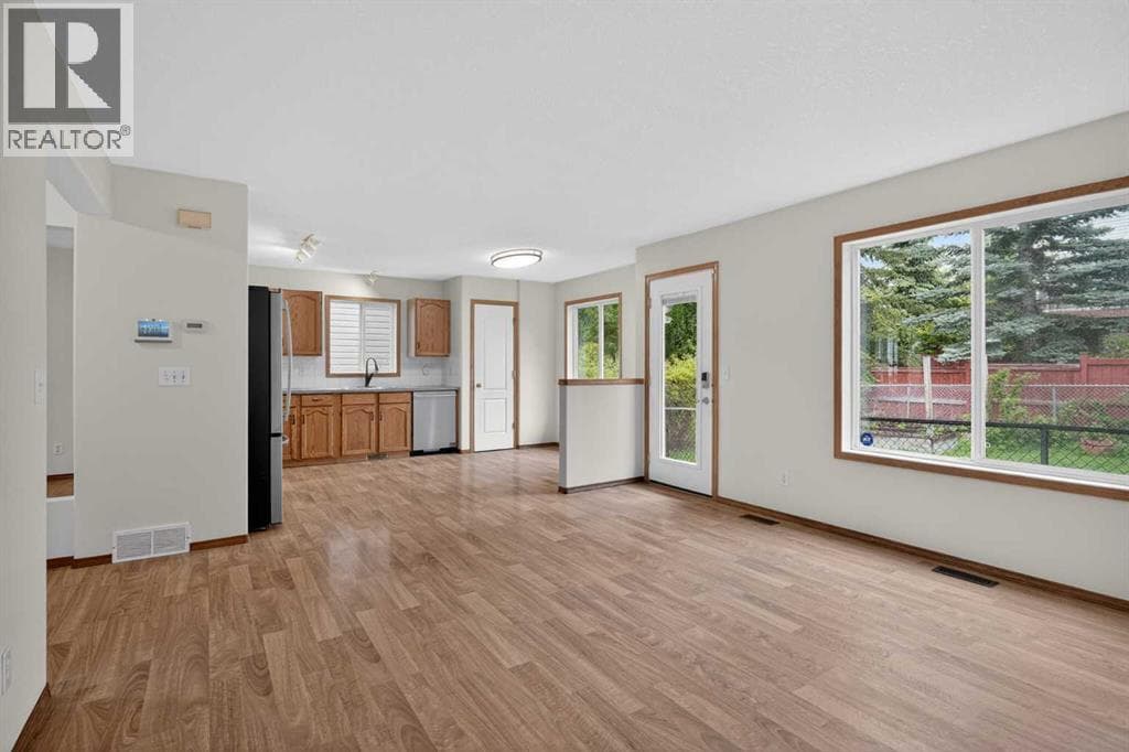 161 Tuscarora Close NW — photo 5